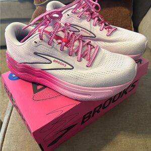 Brooks Women's White and Pink Running Shoes